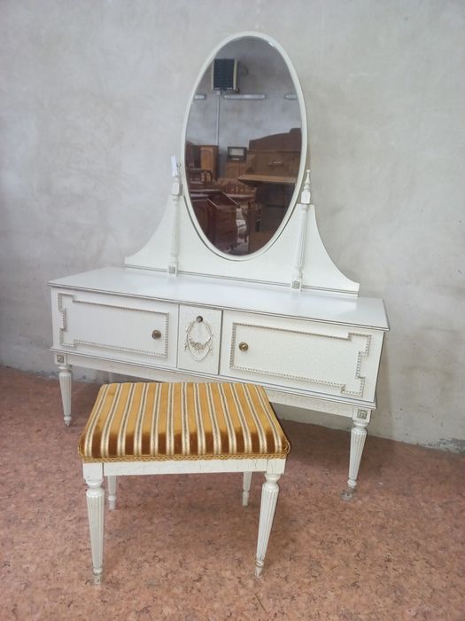 Toaletka Ludwikowska z taboretem Francja