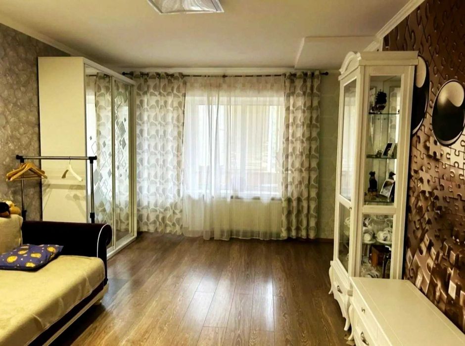 Продам  3 кім.квартиру  вул.Корольова  12-Б, Деснянський р-н, Чернігів