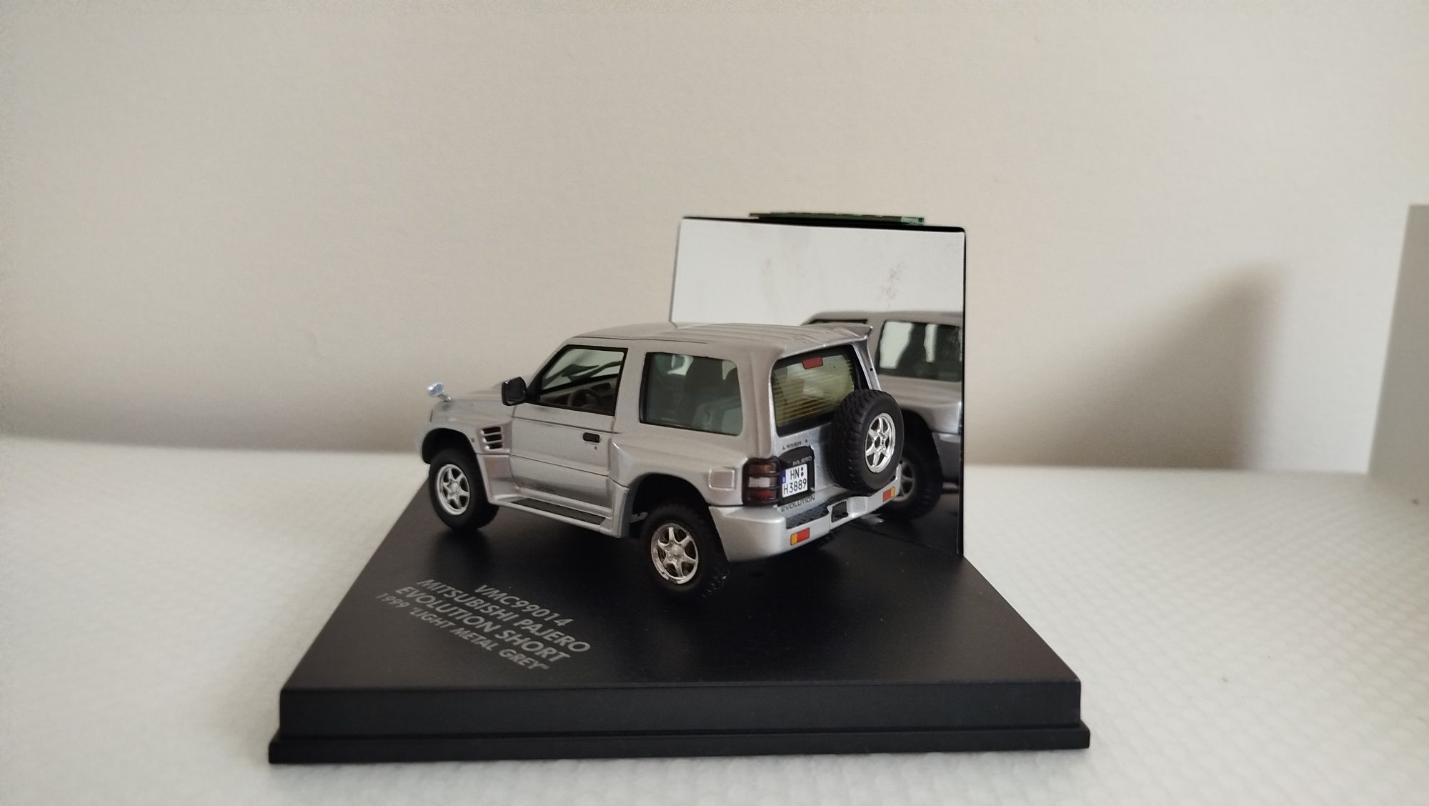 Miniatura Mitsubishi Pajero Evolution 1/43 Nova