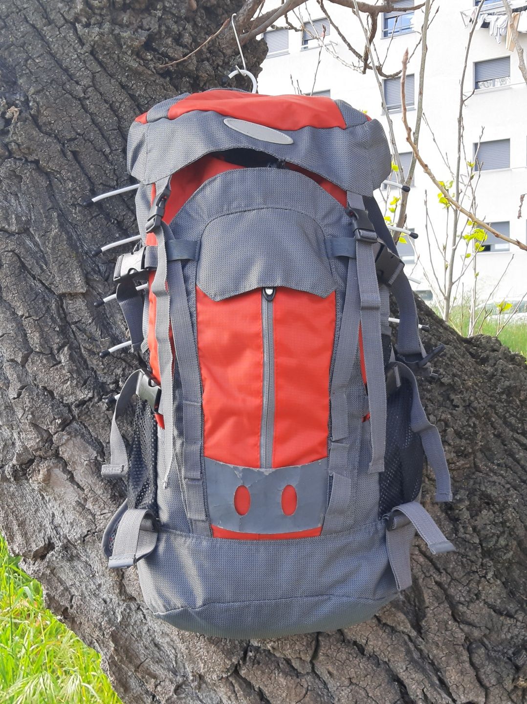 Mochila para caminhar  como nova empecavel  em boas condições negociáv