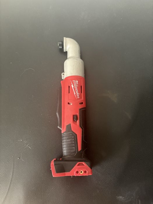 Udarowa zakrętarka kątowa Milwaukee 18V