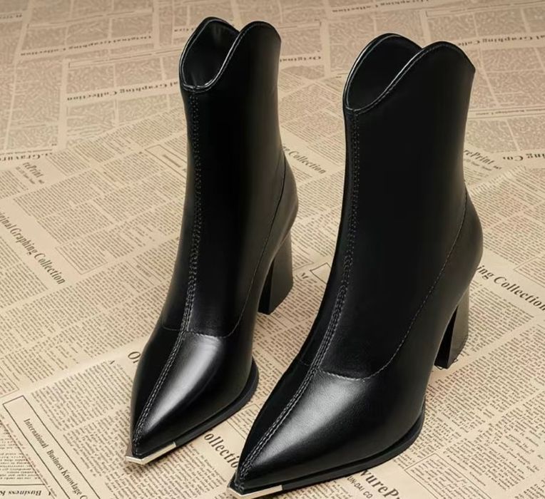 Стильні жіночі черевики на підборах, розмір 38.5 — нові