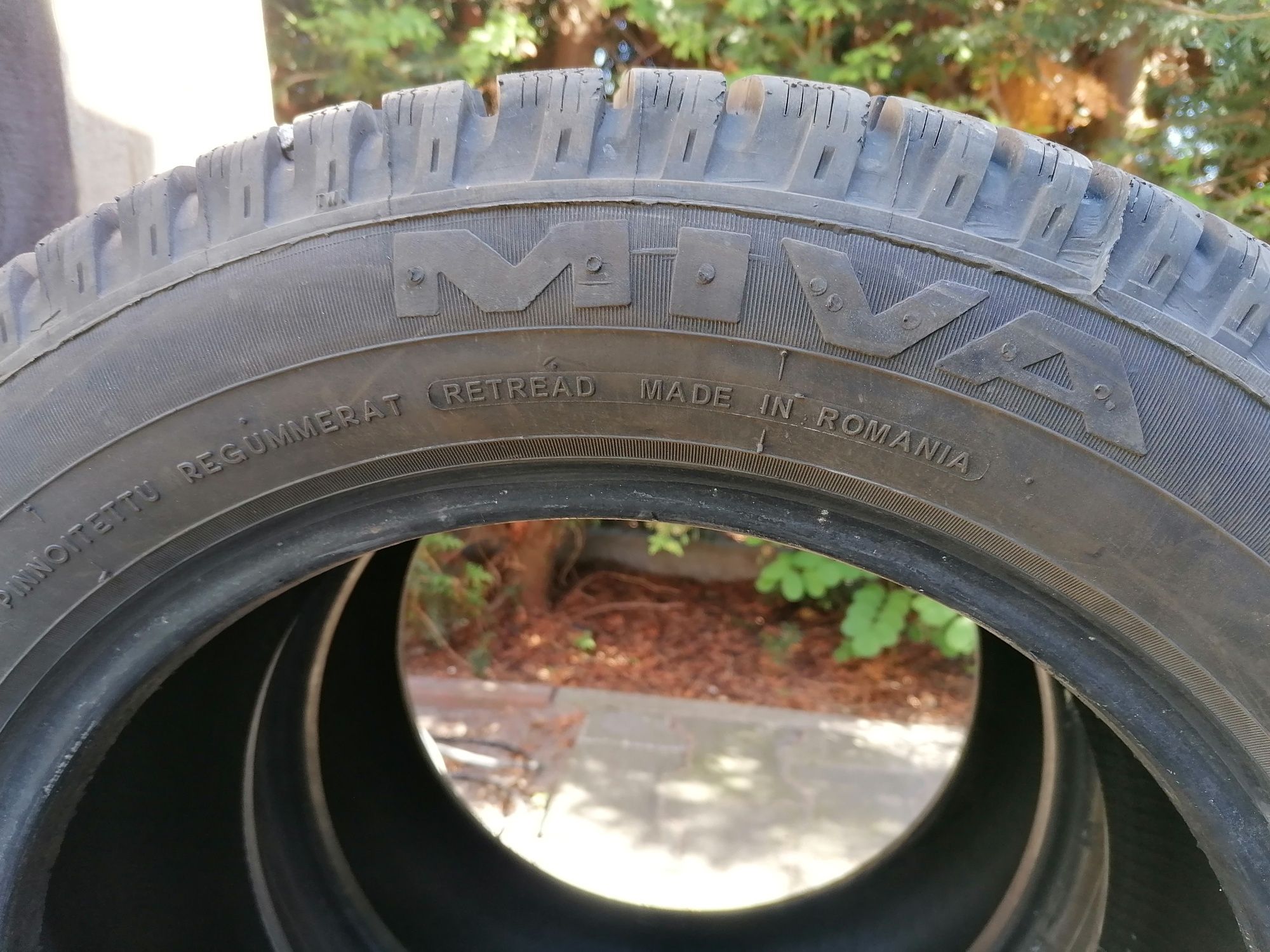 Opony zimowe bieznikowane 215/55 r16 2szt