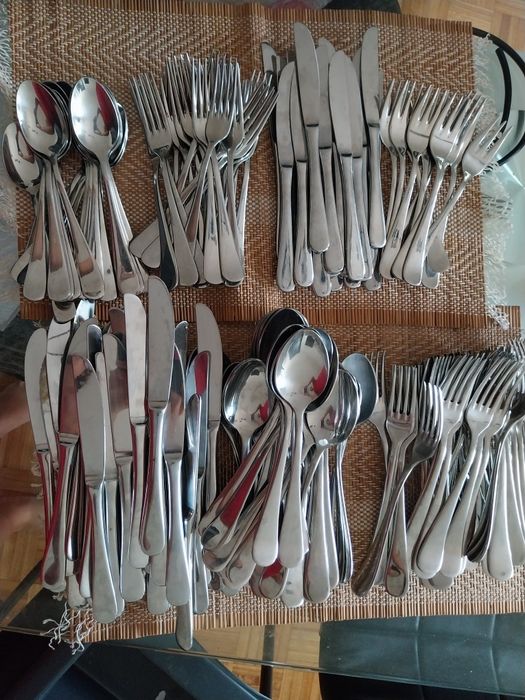 Pratos, talheres , travessas, tigelas