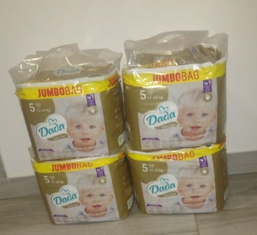 Cztery opakowania Pieluszek Dada Extra Care Jumbo bag 5 15-25kg 4x68=