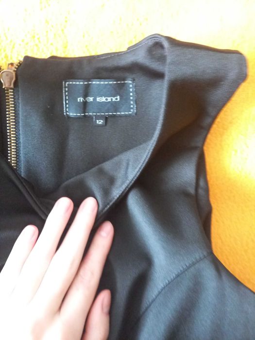 Красивое нарядное чёрное платье