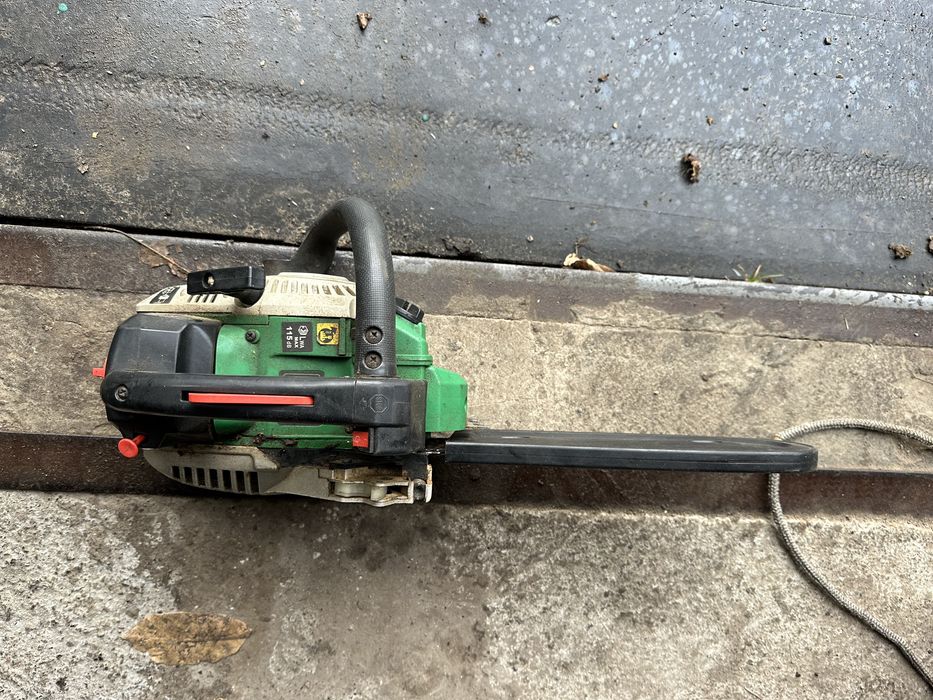 Бензопила пилить можно одной рукой!