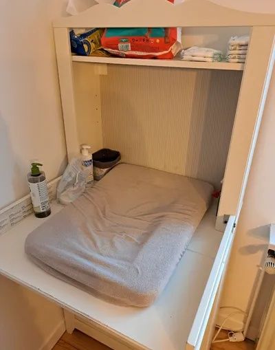 Ліжко  та пеленатор для немовлят  IKEA HENSVIK, 202.485.29. 298.280.90