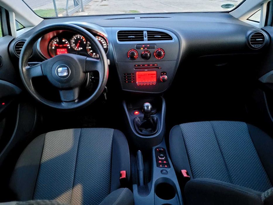 SEAT LEON 1.6benzyna  B.dobry stan