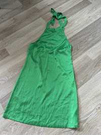Zielona sukienka a’la satyna r. M