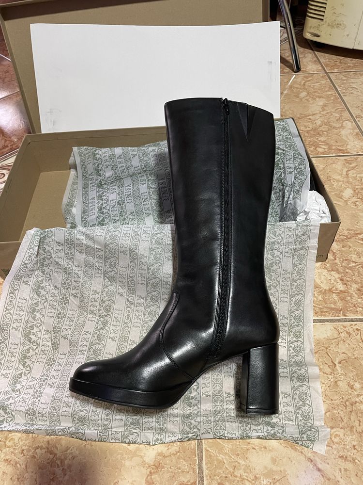 Botas Unisa Novas biqueira Redonda