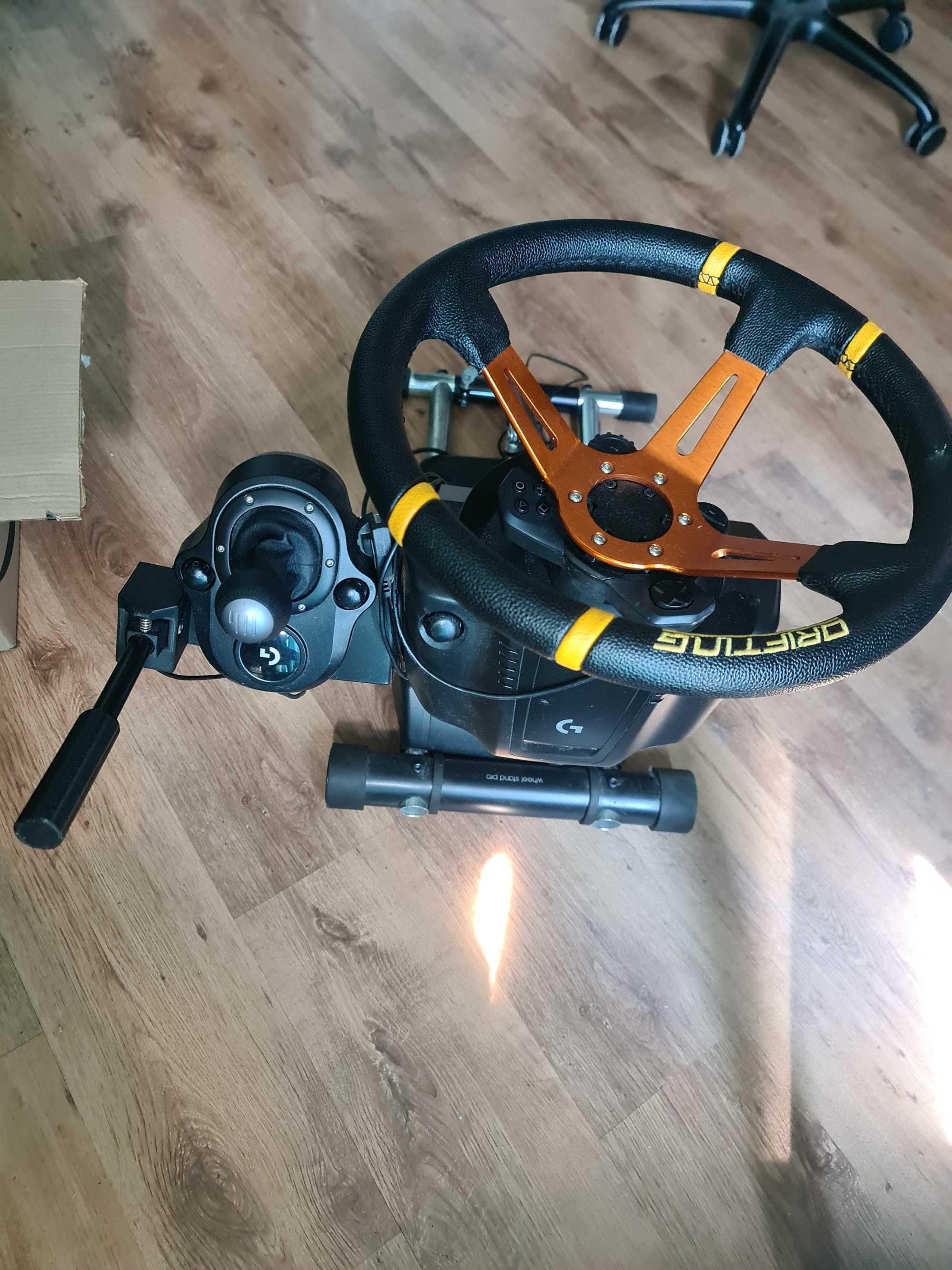 Kierownica logitech g923 z shifterem i stojakiem