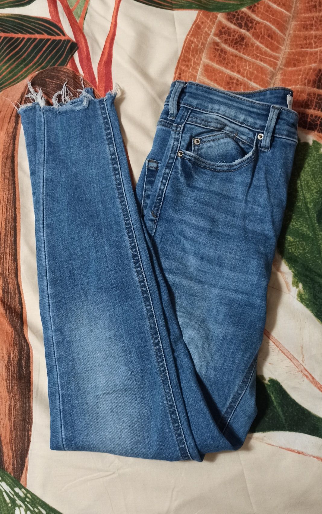 Spodnie jeansowe Stradivarius