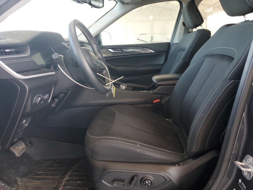 2022 Jeep Grand Cherokee Laredo 4x4