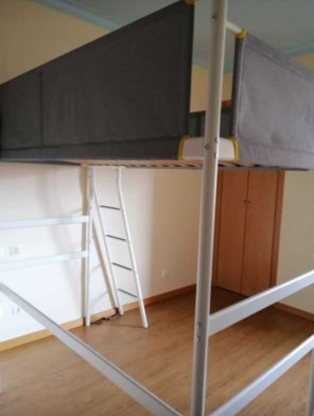 Estrutura de cama ikea alta com colchão