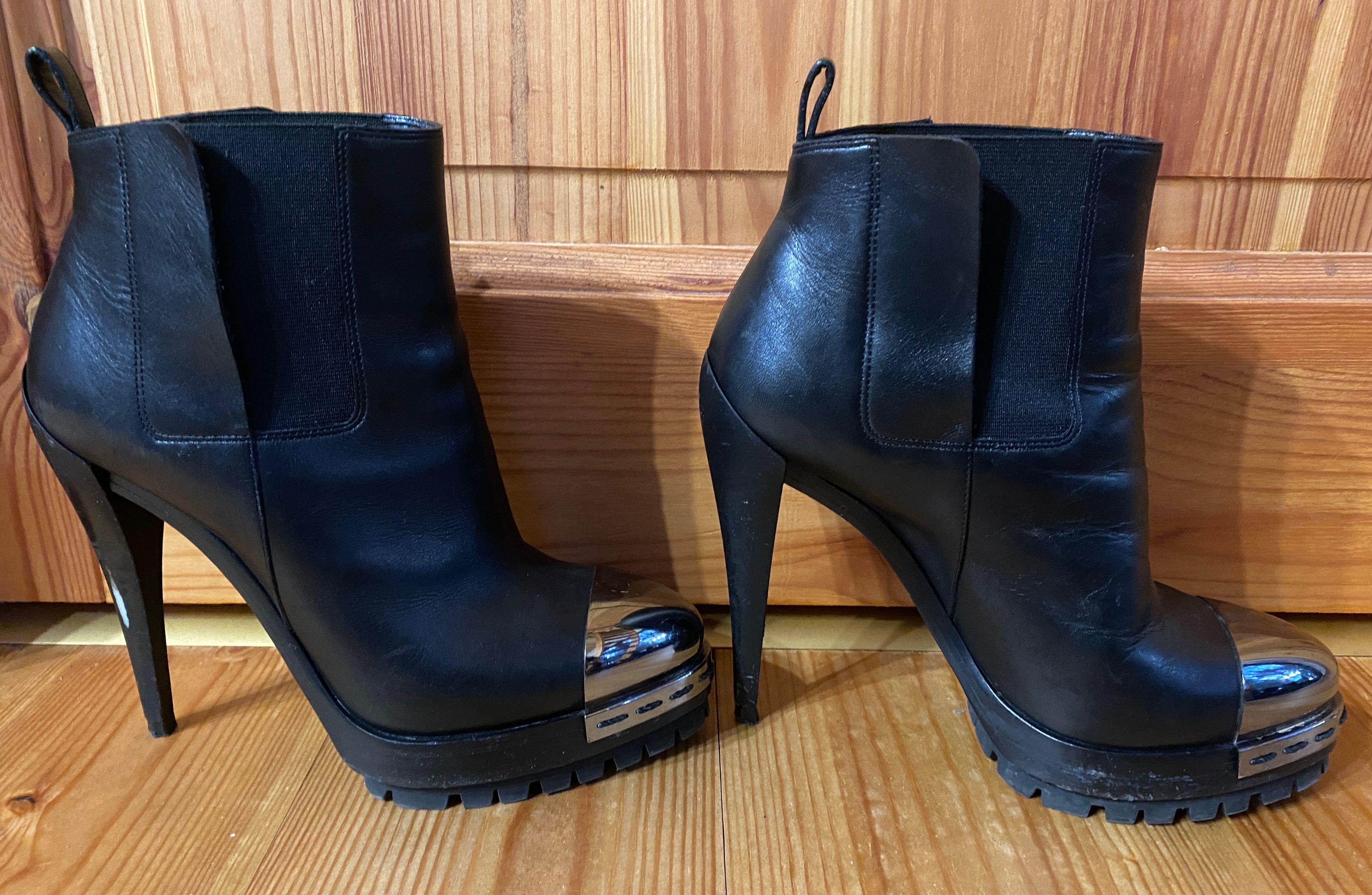 Czarne klasyczne botki szpilka obcas metal czubek glamour Casadei 37