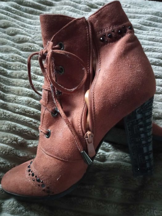 Ботінки, черевики, черевички