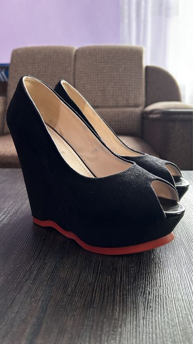 Туфлі жіночі замшеві