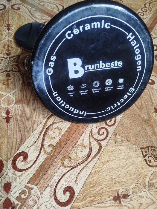 Czajnik z gwizdkiem czarny