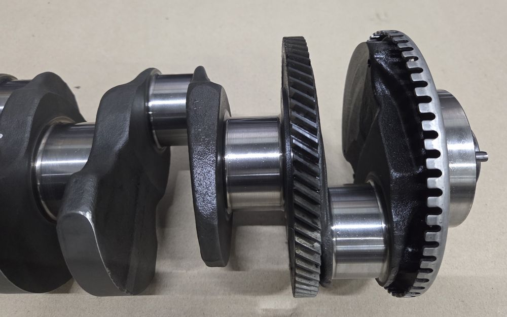 Колінвал колінчастий вал Jeep Cherokee KJ Крайслер Voyager 2.5 2.8 CRD