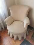 Cadeirão beje para quarto