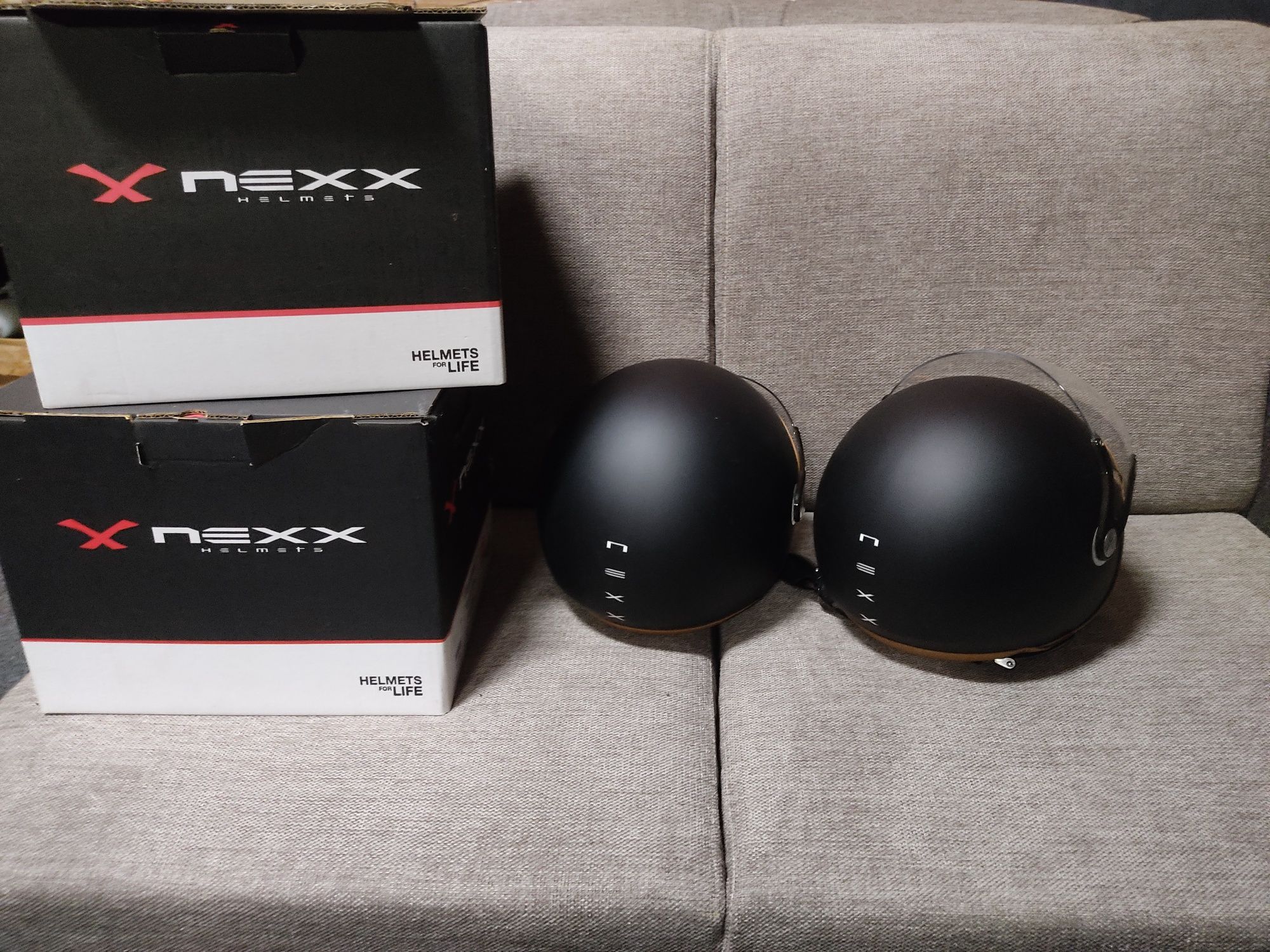 2 capacetes Nexx como novos
