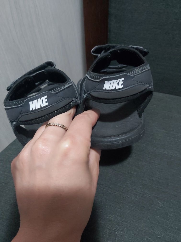 Sandałki Nike r.32