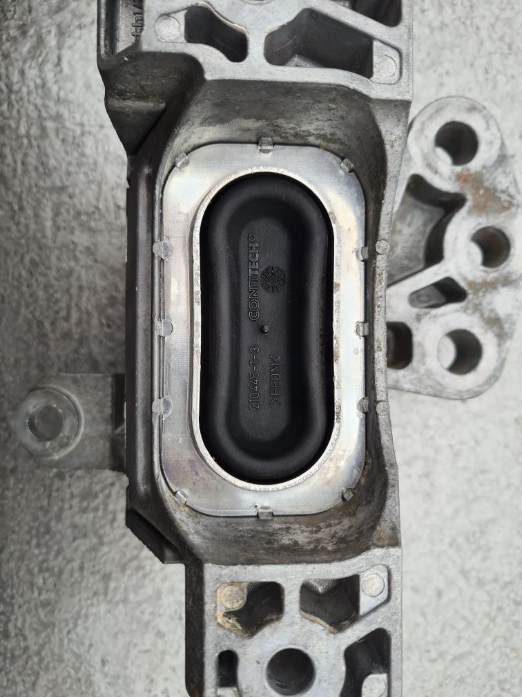 Подушка двигуна Opel