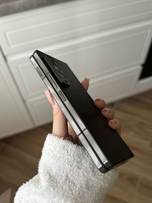 Продаю Samsung Fold 4 12/256