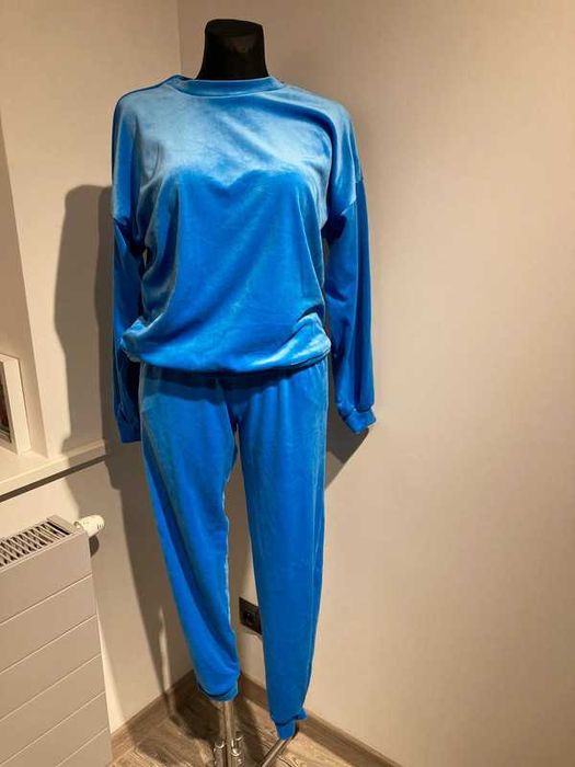 Damski komplet dresowy okrągły dekolt welurowy nowy (k)