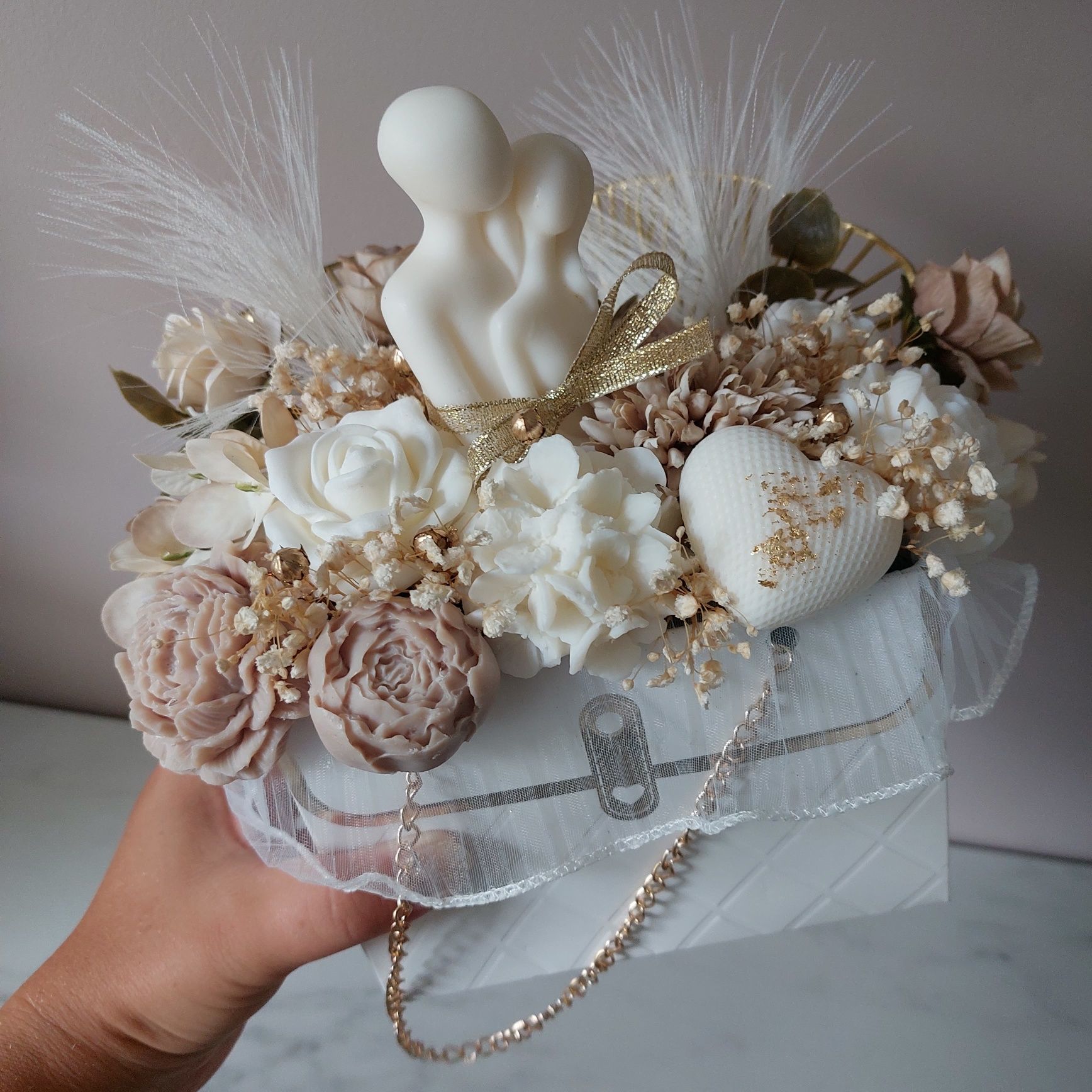 Flowerbox z wosku z młodą para prezent ślub