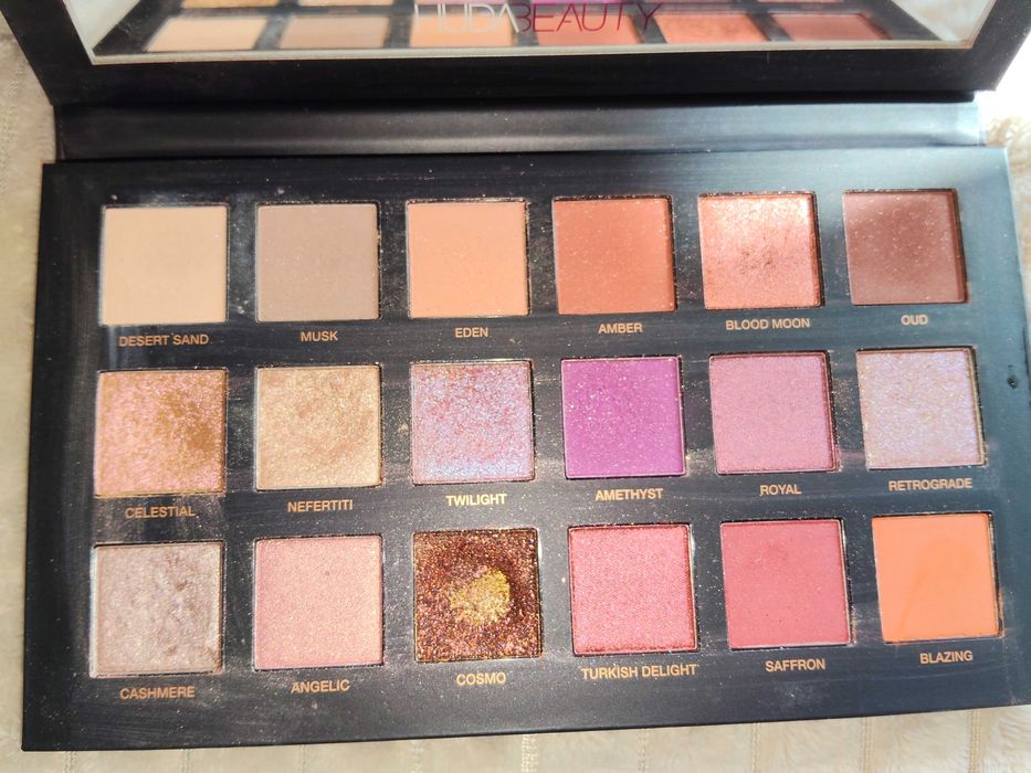 Huda beauty paleta de sombras/ palette fard à paupières