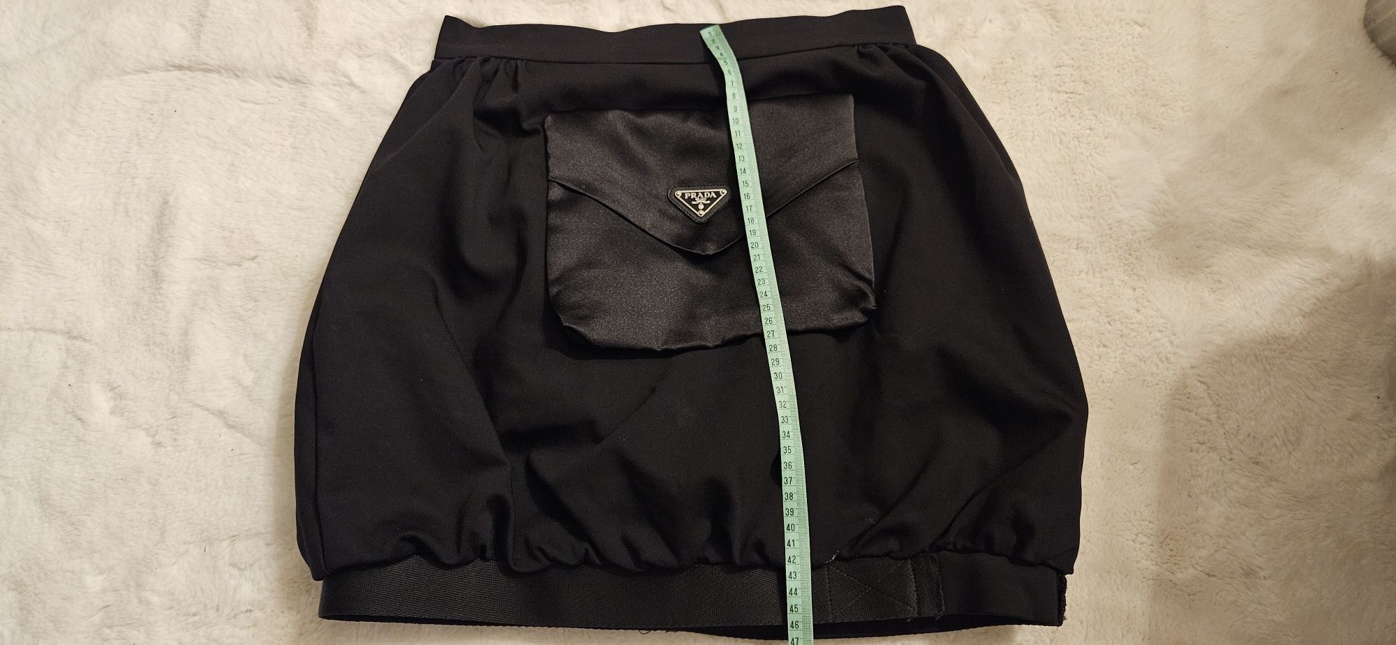 Piękna spódnica czarna firmy Prada