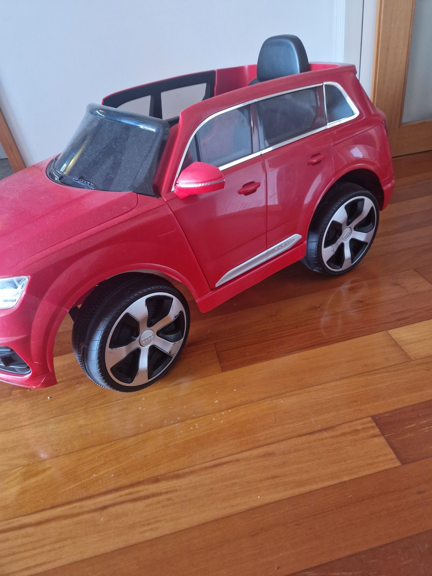 Carro audi Q7 a bateria