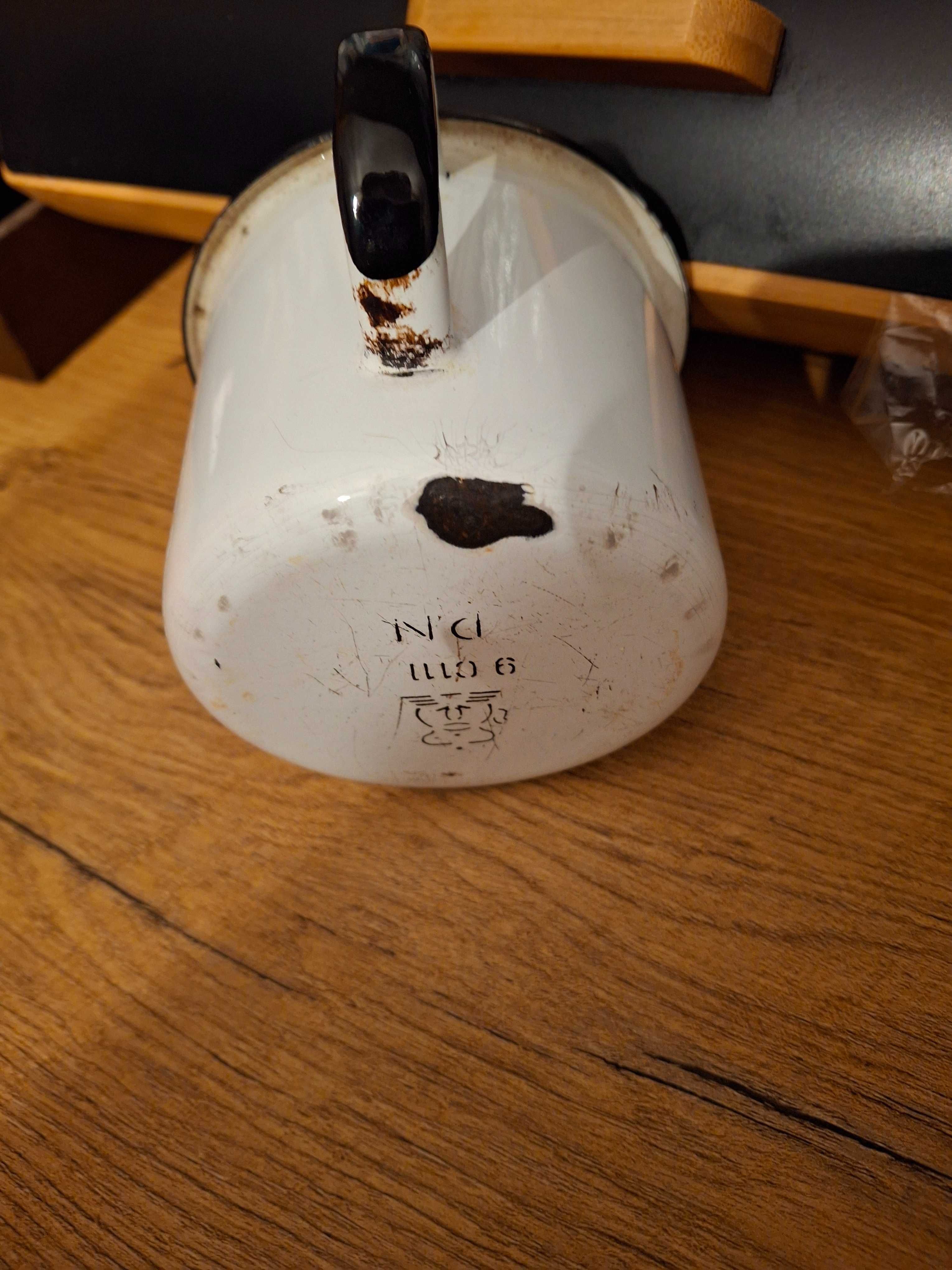 Garnuszek,kubek PRL emaliowany 0,5l jabłka