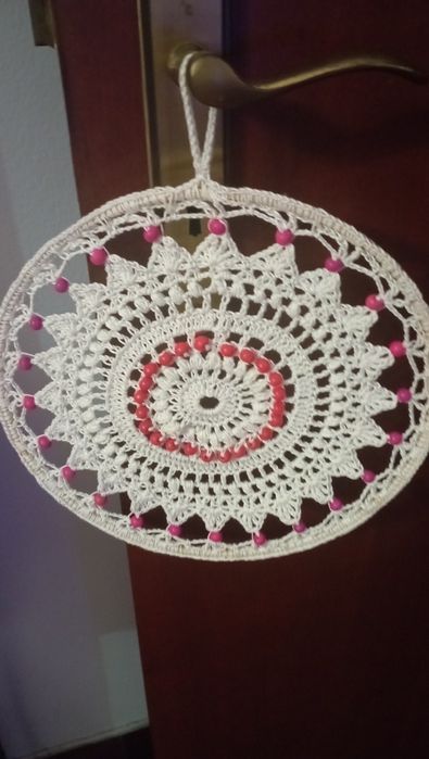 Mandalas e árvores da vida ,feitoas á mão em linha de crochê