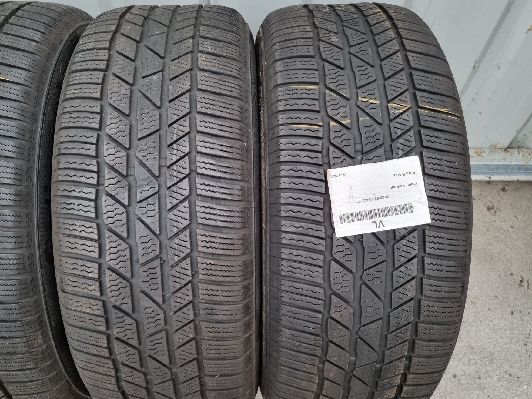 Opony używane ZIMOWE 235/55/17 Continental BdbStan 650zł/4szt.