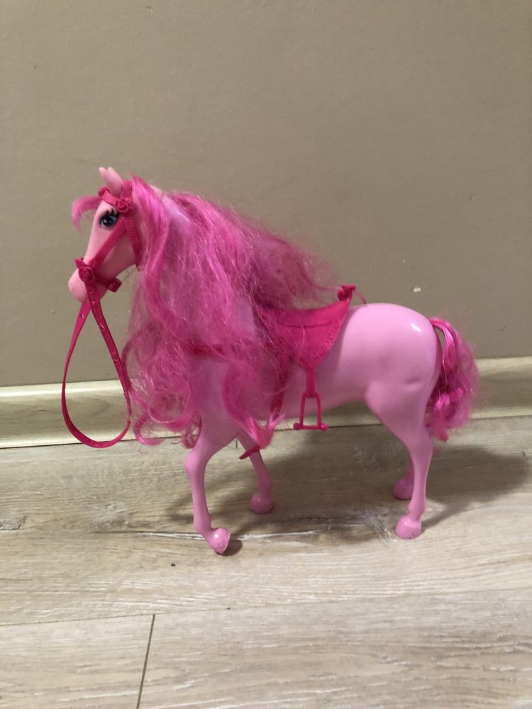 Koń dla lalek różowy Barbie