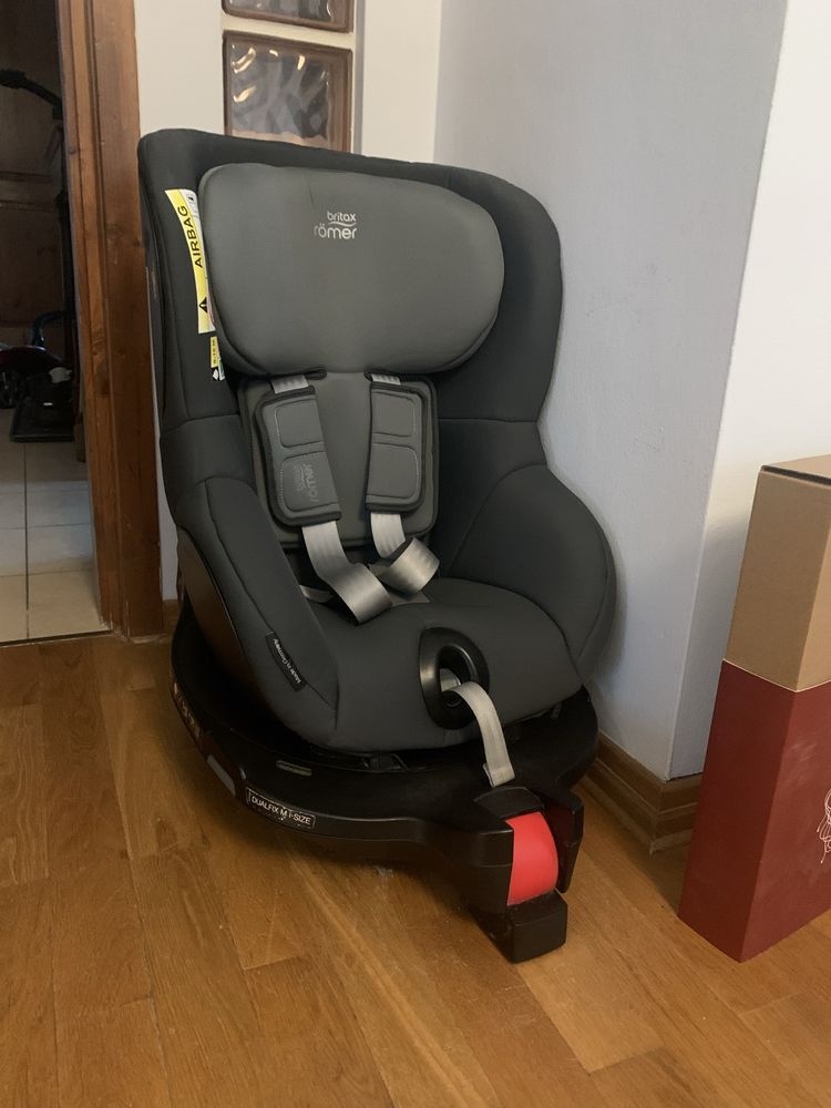 Britax Roamer Dualfix M i-size fotelik samochodowy + baza