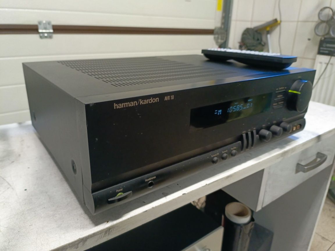 Amplituner Harman Kardon AVR 10, pilot