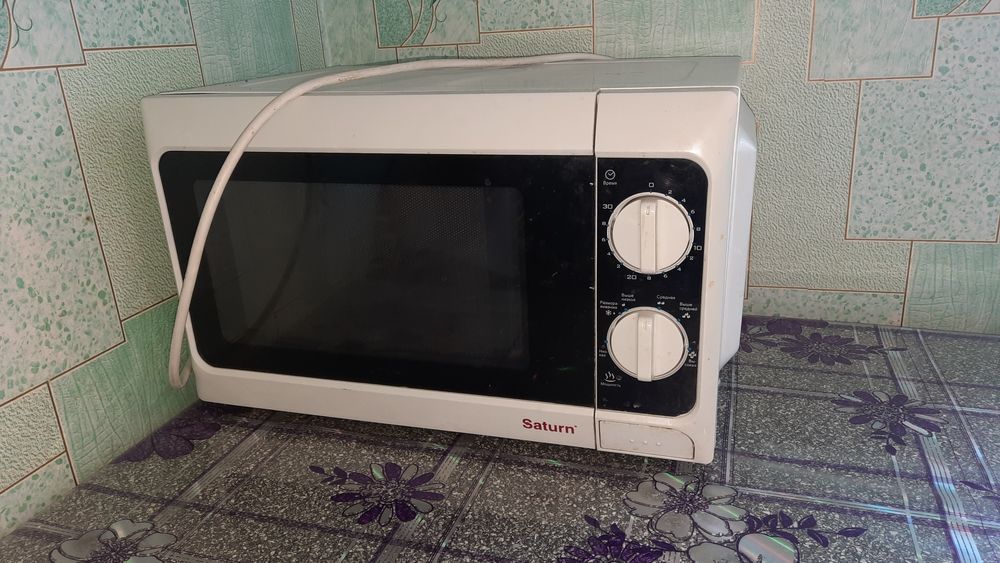 Мікроволновка Saturn, робоча.