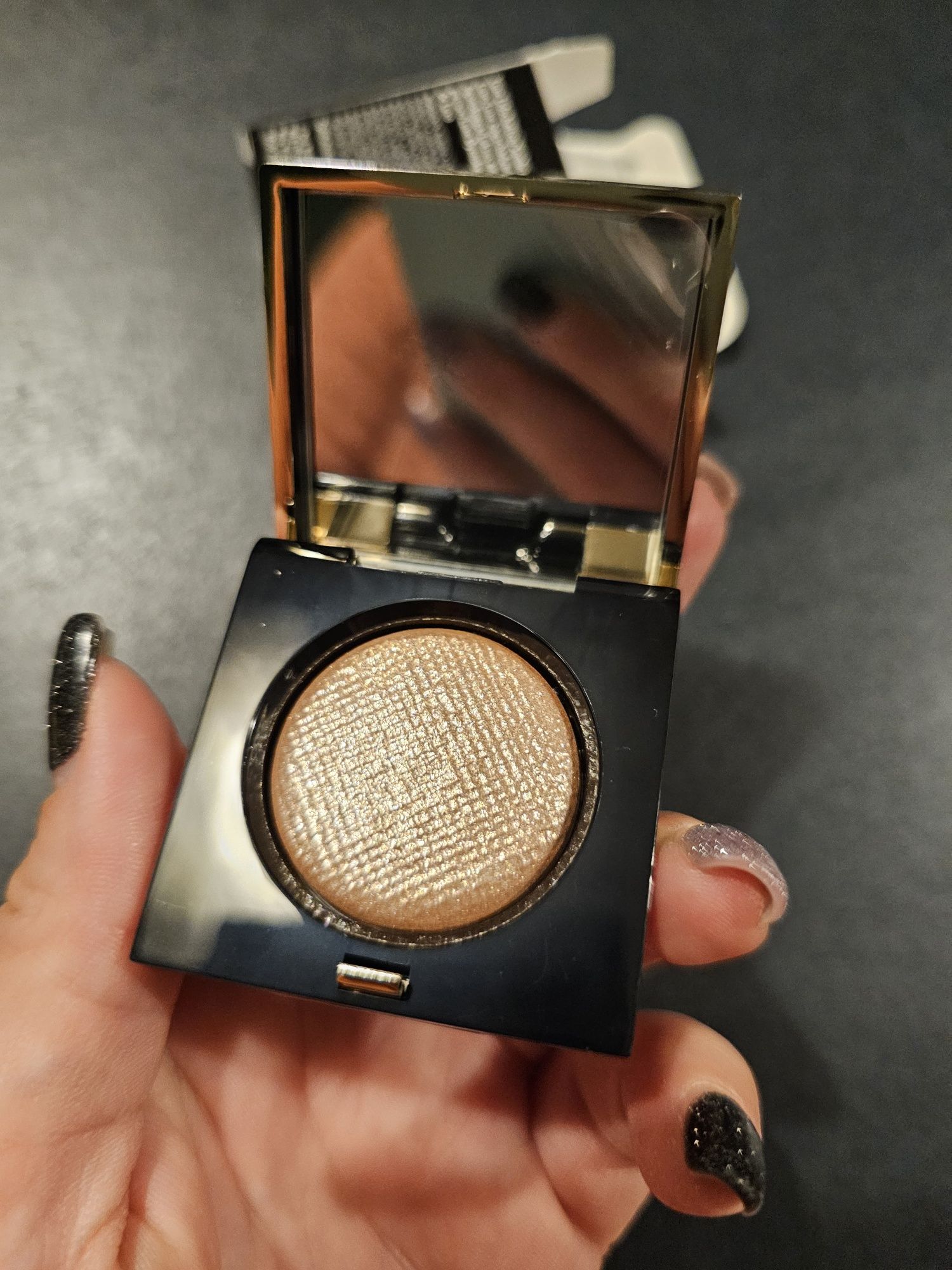 Bobbi Brown cień moonstone