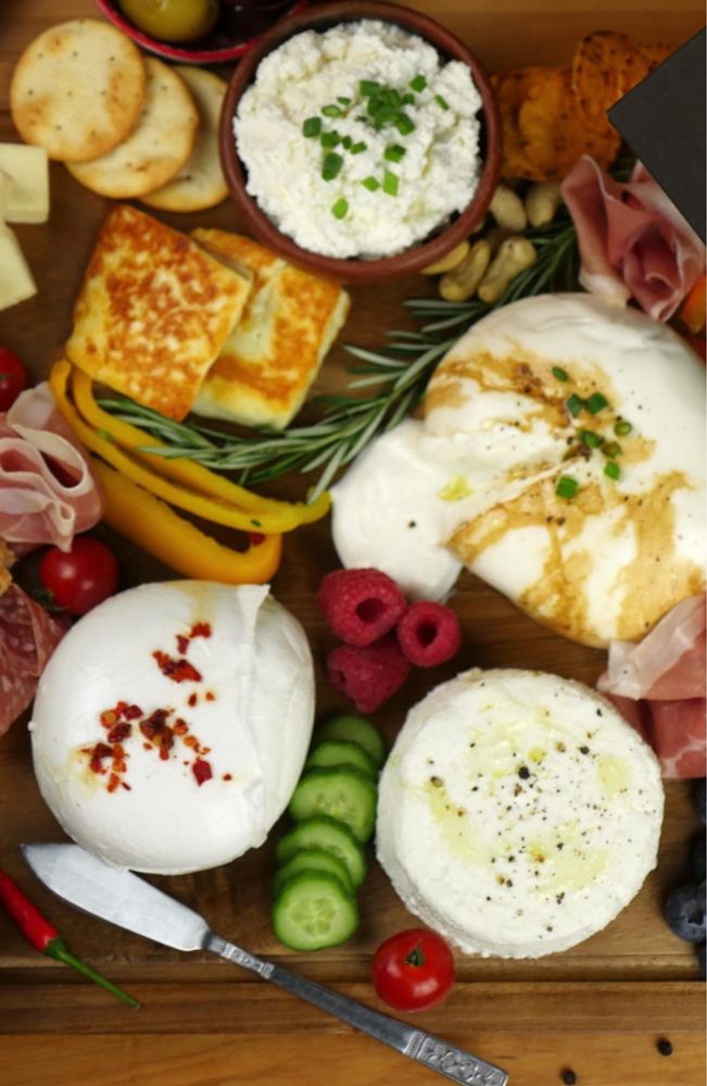Mleko, twaróg, mozzarella, masło, jaja, ziemniaki