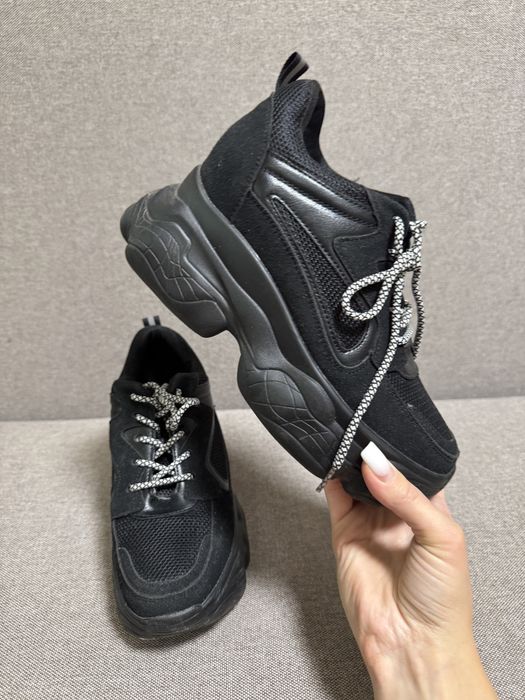 Чорні кросівки 37 розмір