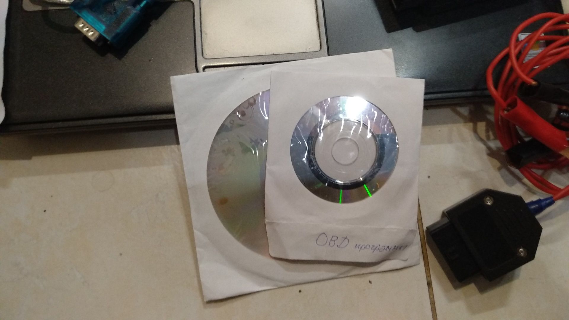 Компьютер Dell 620 с адаптерами и программами для диагностики авто.