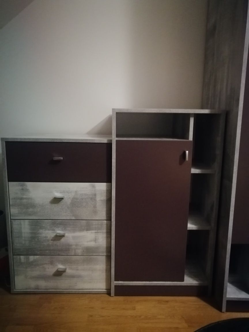 Sprzedam używaną szafkę