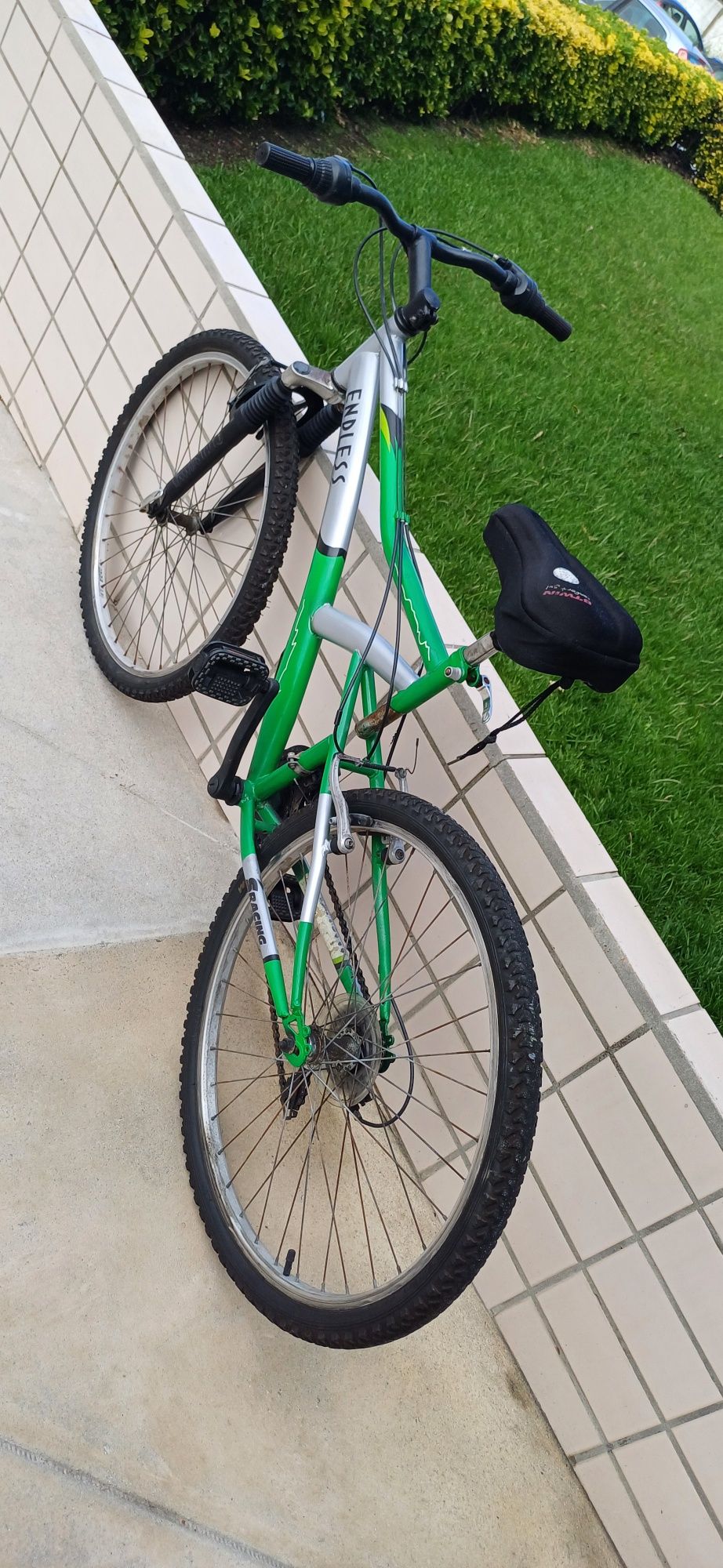 BTT bicicleta bom estado