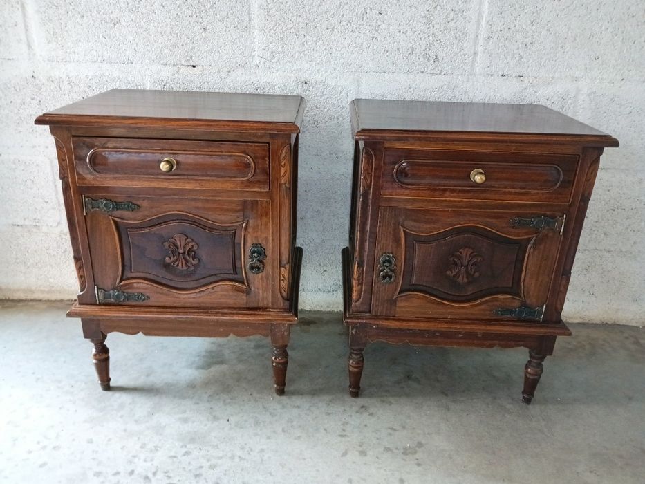 Par de mesinhas de cabeceira vintage