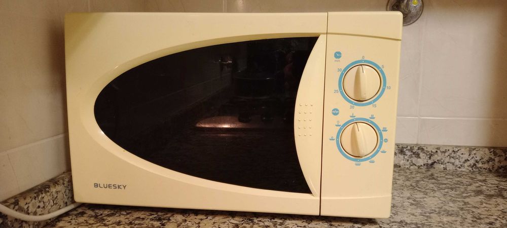 Microondas 800W MOG800l20.1