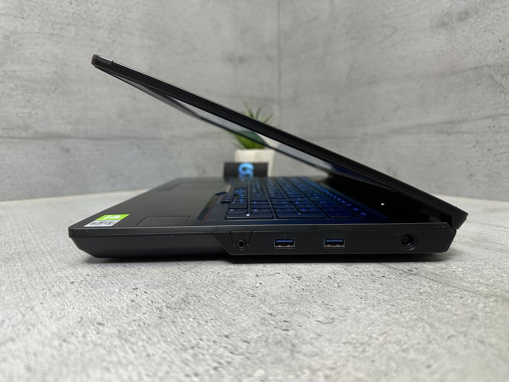 Потужний ноутбук Fujitsu H7510/Quadro/i7-10850H/Nvidia/512gb ssd/15.6"